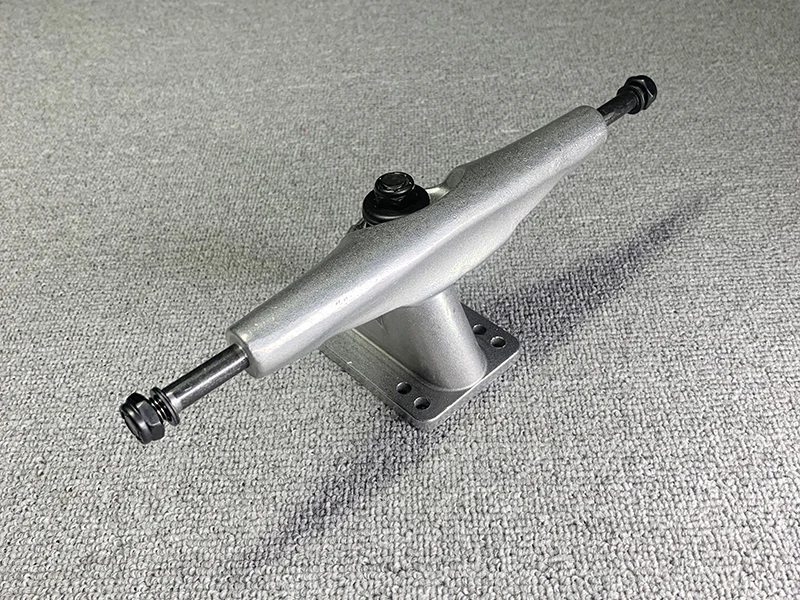 skateboard trucks (3)