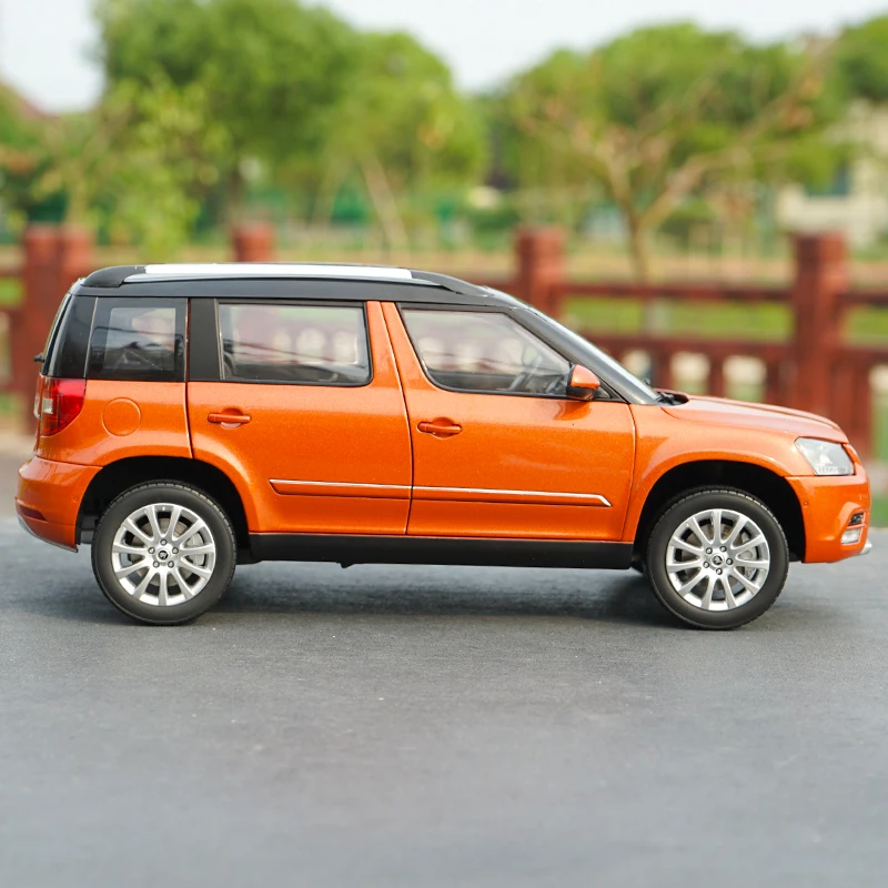 Оригинальная коробка 1:18 высокотщательная модель автомобиля Skoda YETI SUV из сплава