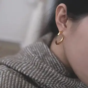 

brass plated C word different opportunely design sense of three-dimensional modeling through contracted earrings