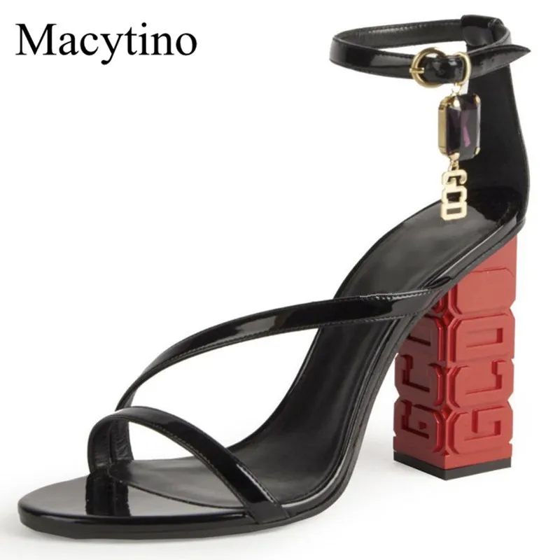

2020 Summer Street Fashion Strappy Sandals Carved Block Heel Designer Shoes Women Plus Size Party Sandals