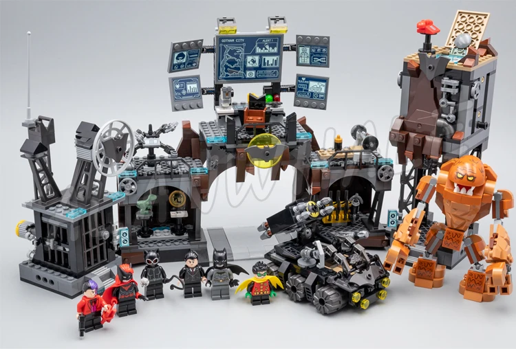 1071pcs Super heroes Batcave Clayface Invasion Bat-Tank Batcomputer 11353 Model Building Blocks Gif