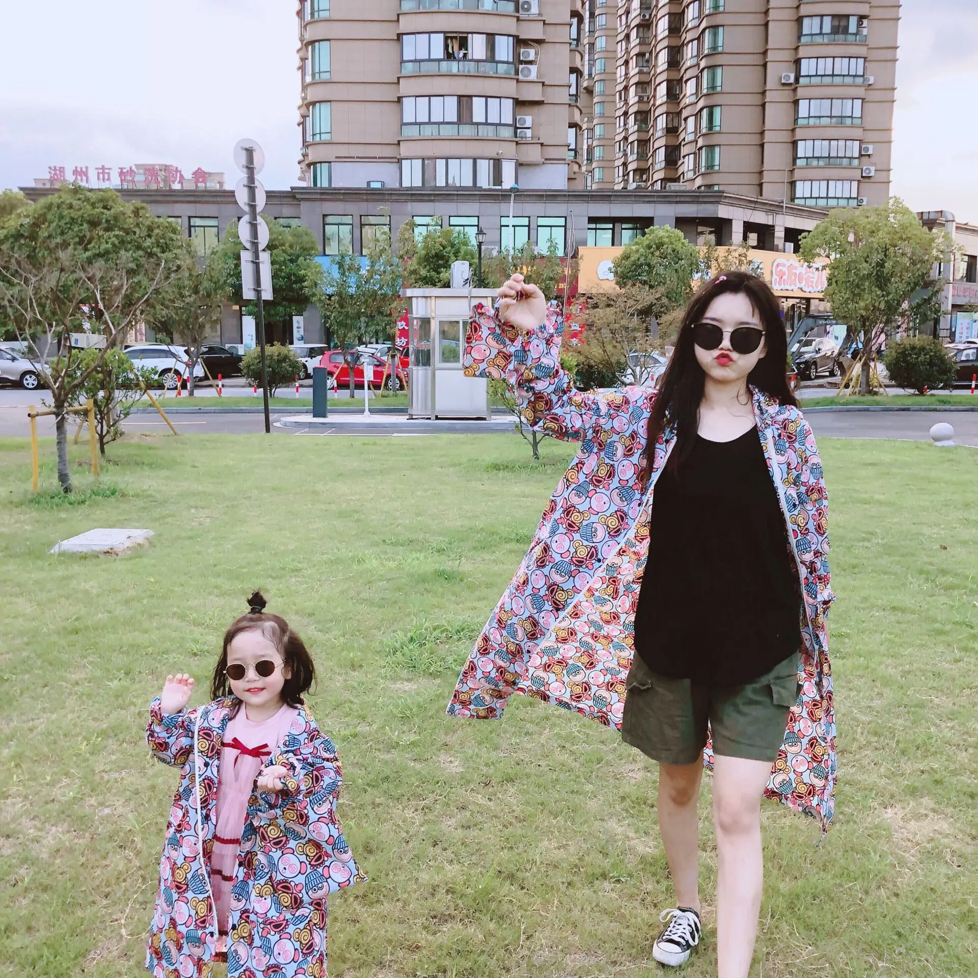 New Black Super Pacifier Raincoat with Space for Schoolbag Students CHILDREN'S Baby Men And Women Medium-small Children Parent