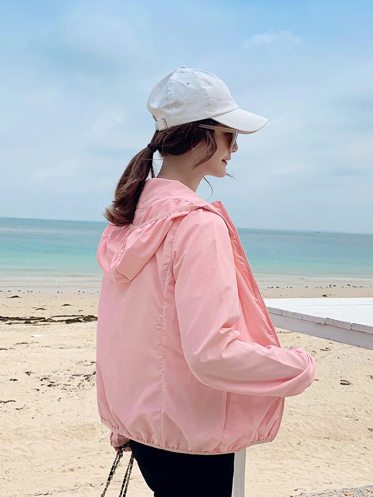 Рисунок 5 - Куртка женская с капюшоном