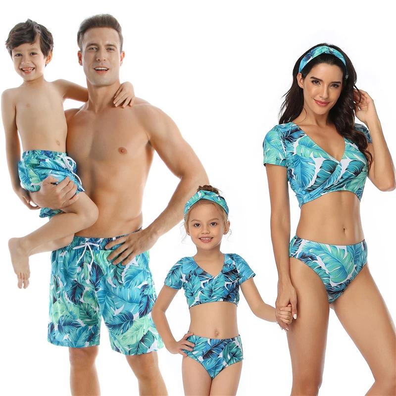 Family Matching Swimsuit Beachwear Bikini Outfits-Look Mommy Me And Dad Shorts