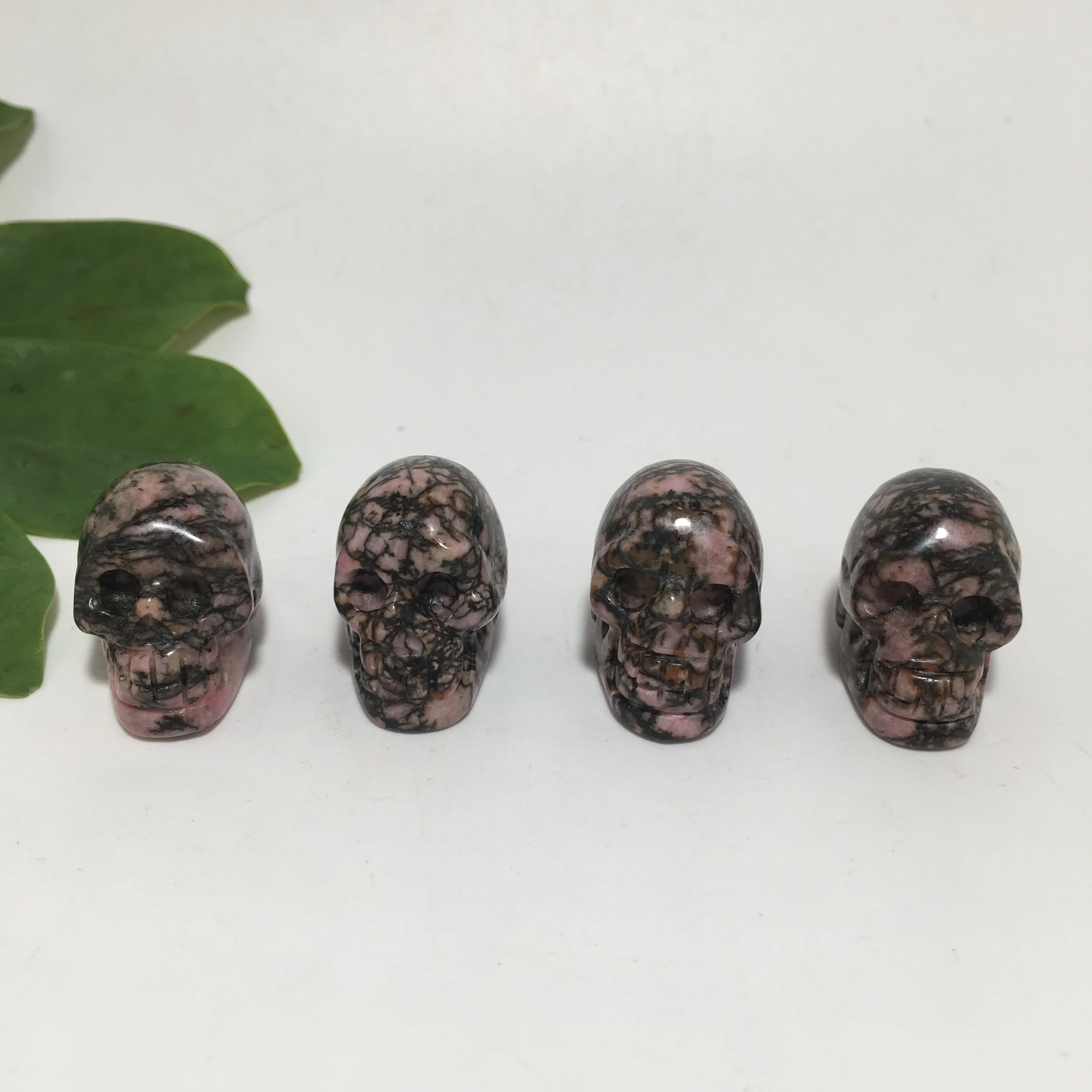 

Z 1 inch Natural rhodonite Skull Crystal Carved Statue Realistic Feng Shui Healing Home Ornament Art Collectible