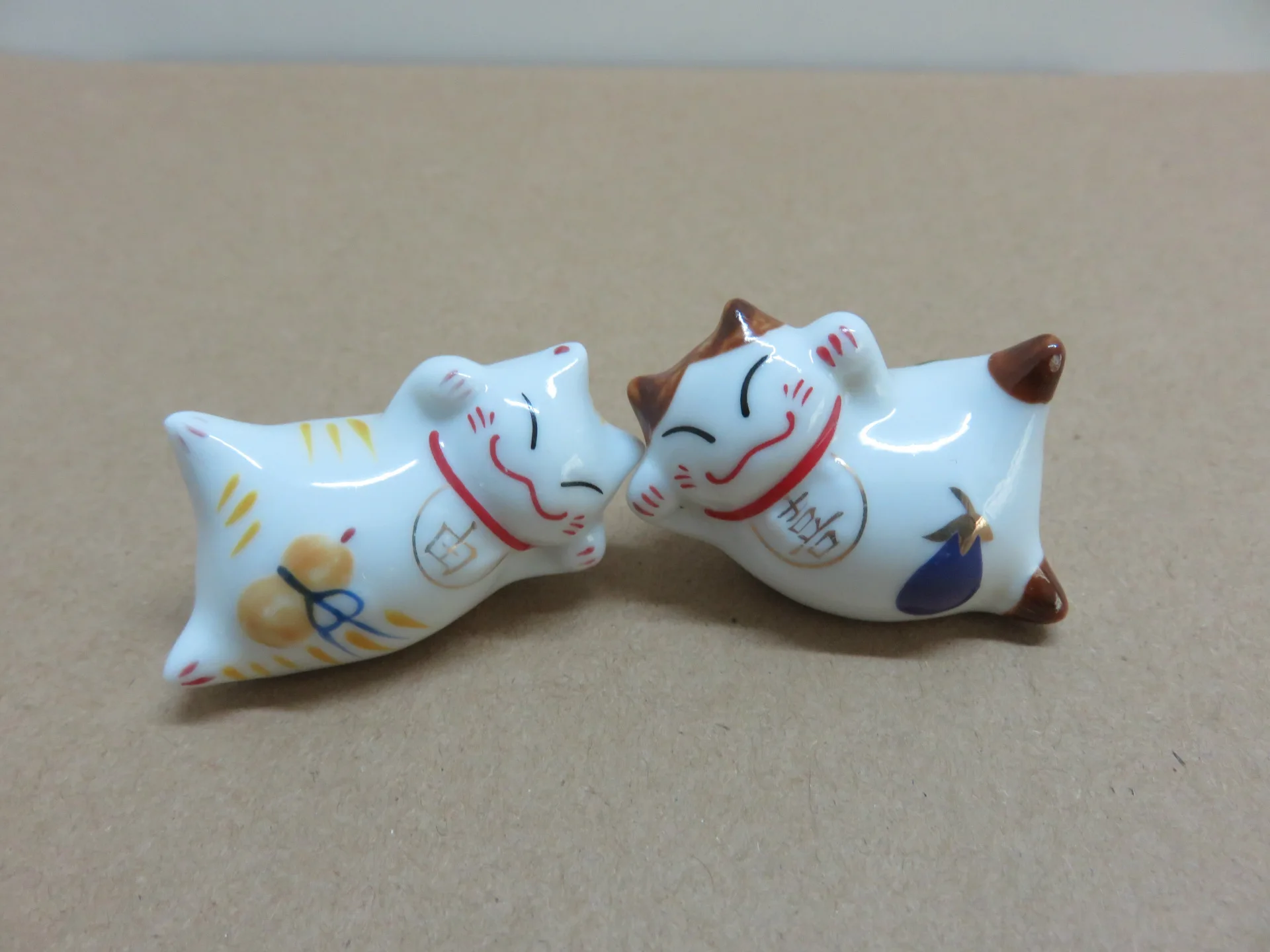 Ceramic cat chopstick rack