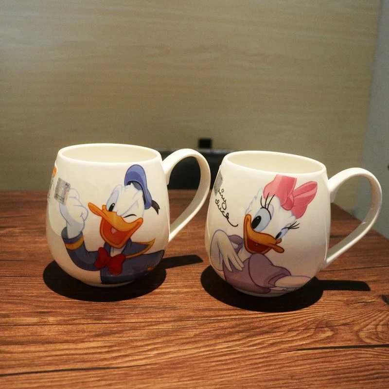 2pcs/Lot Ceramic Couple Mugs Cartoon Mickey Minnie Cups Creative Coffee Milk Tea Cup Christmas Gifts - Цвет: Daisy and Donald