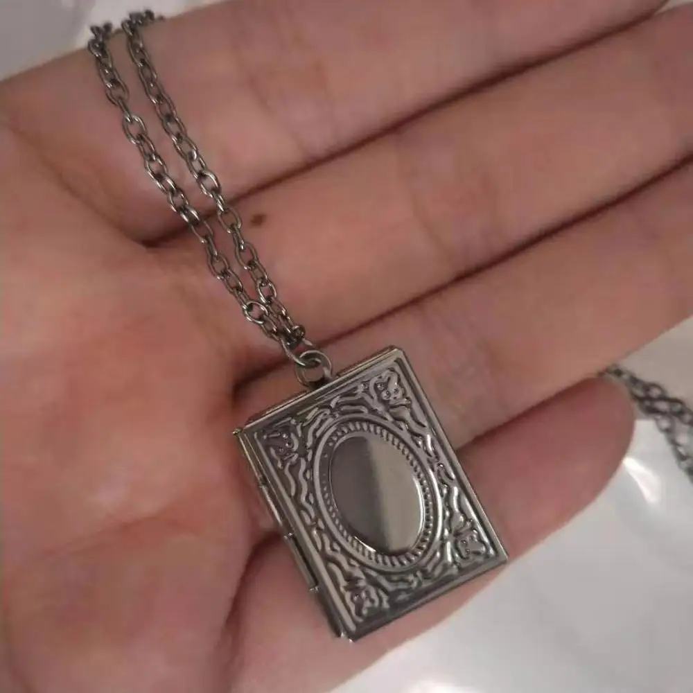 

1pc Fashion Carved Vintage Style Delicate Imitation Book Locket Necklace Secret Hiding Place Photo Locket Necklace Photos Box