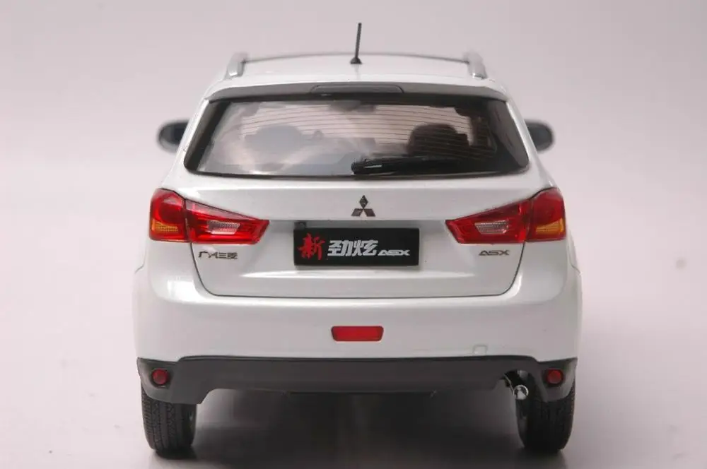 1:18 литье под давлением модель для Mitsubishi Pajero ASX 2015 Белый внедорожник Игрушечная