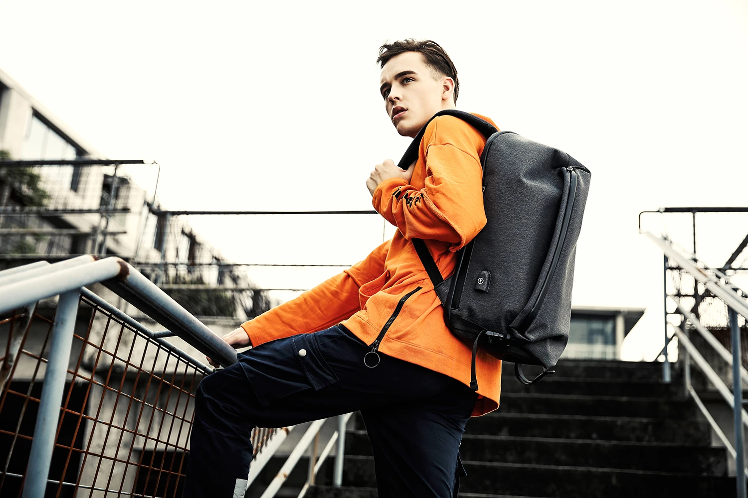 

Backpack men's large capacity Men's backpack computer bag fashion Stylish casual youth COLLEGE STUDENT'S anti-theft school bag-