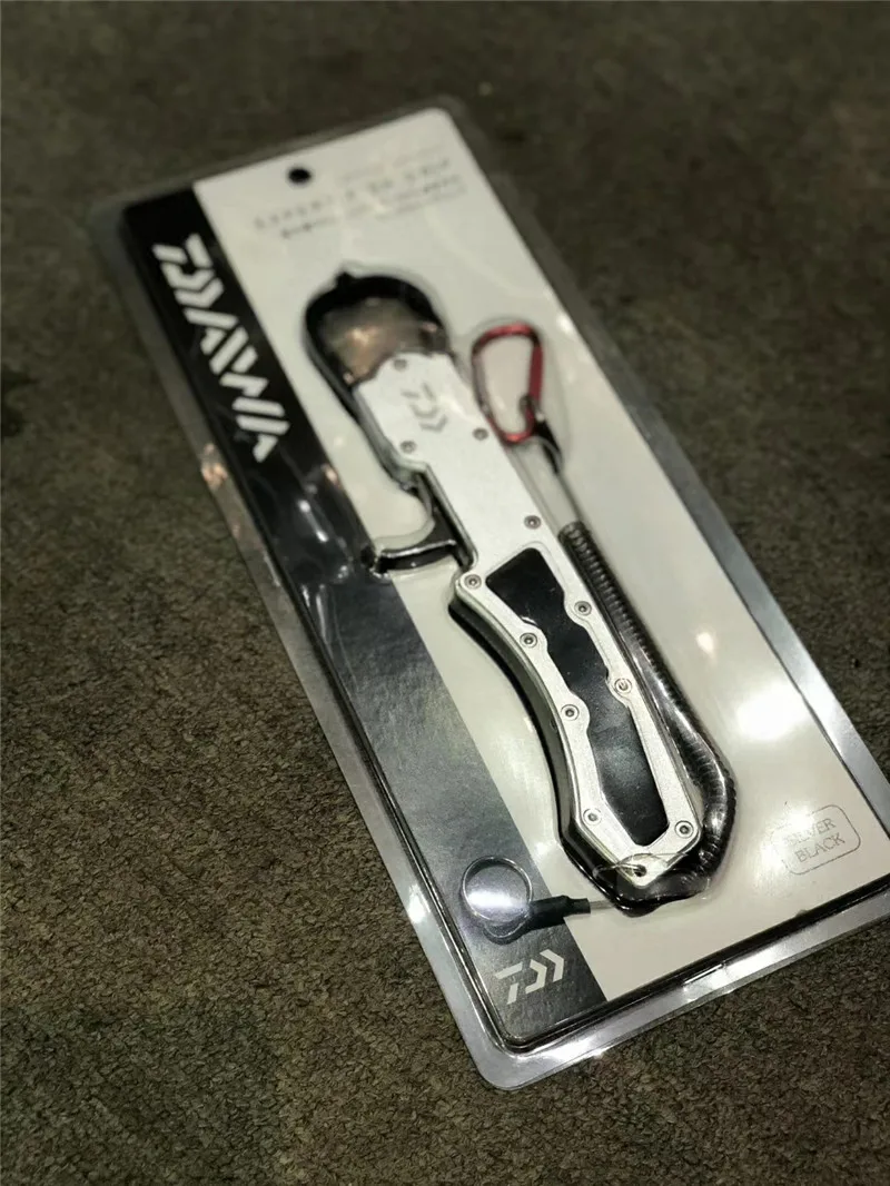Ferramenta de Pesca Controle de Peixes Daiwa Portátil Captura Braçadeira Enfrentar Titular Anti Deslizamento Clipe Corda Lábio Peixe Grip Alicates Alumínio 8 clipe corda lábio peixe grip alicates alumínio