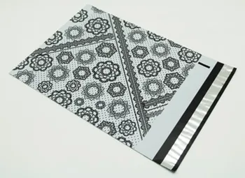 

26x33+4cm Creative Garland Poly Mailer Bag Adhesive Packaging Envelope Bag Wedding Party Christmas Gifts Package Bag