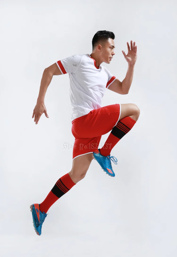 2 фото Футбольная форма наборы для взрослых индивидуальные футбольные майки для мужчин Командные комплекты рубашка и шорты принт имя номер логотип
