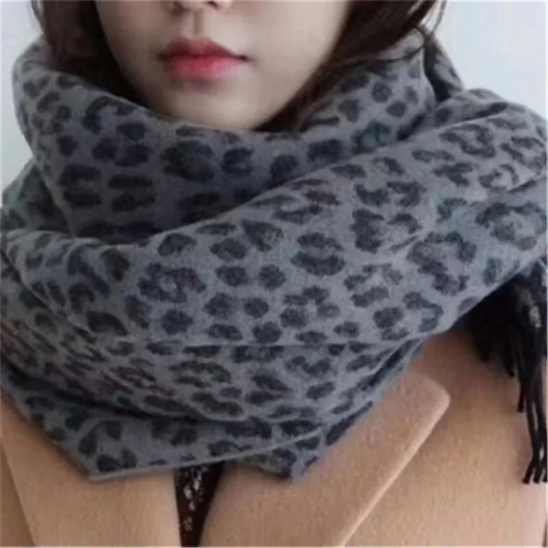 

Korean version of Dongdaemun leopard scarf female European and American style wild retro long thick warm scarf shawl dual-use