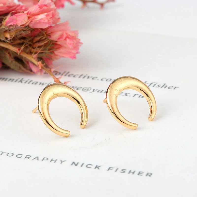 

Super fire fashion female girl simple semi-circular c-shaped geometric earrings hypoallergenic and non-discoloration