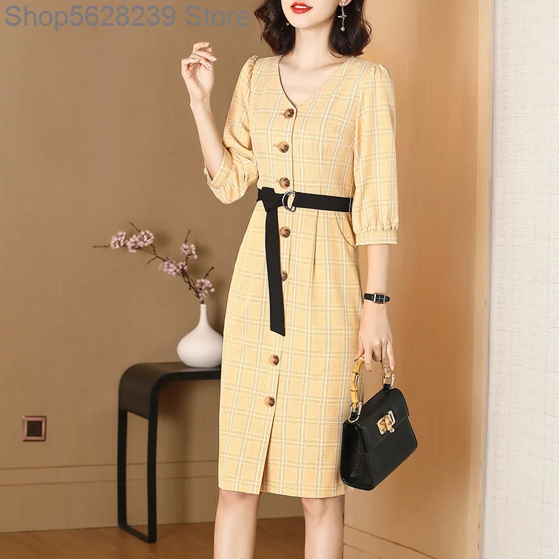 

2020 Temperament Waist Slimming Seven Points Sleeve Grid Dress Women's Middle School Long Money Single Row Buckle V Collar