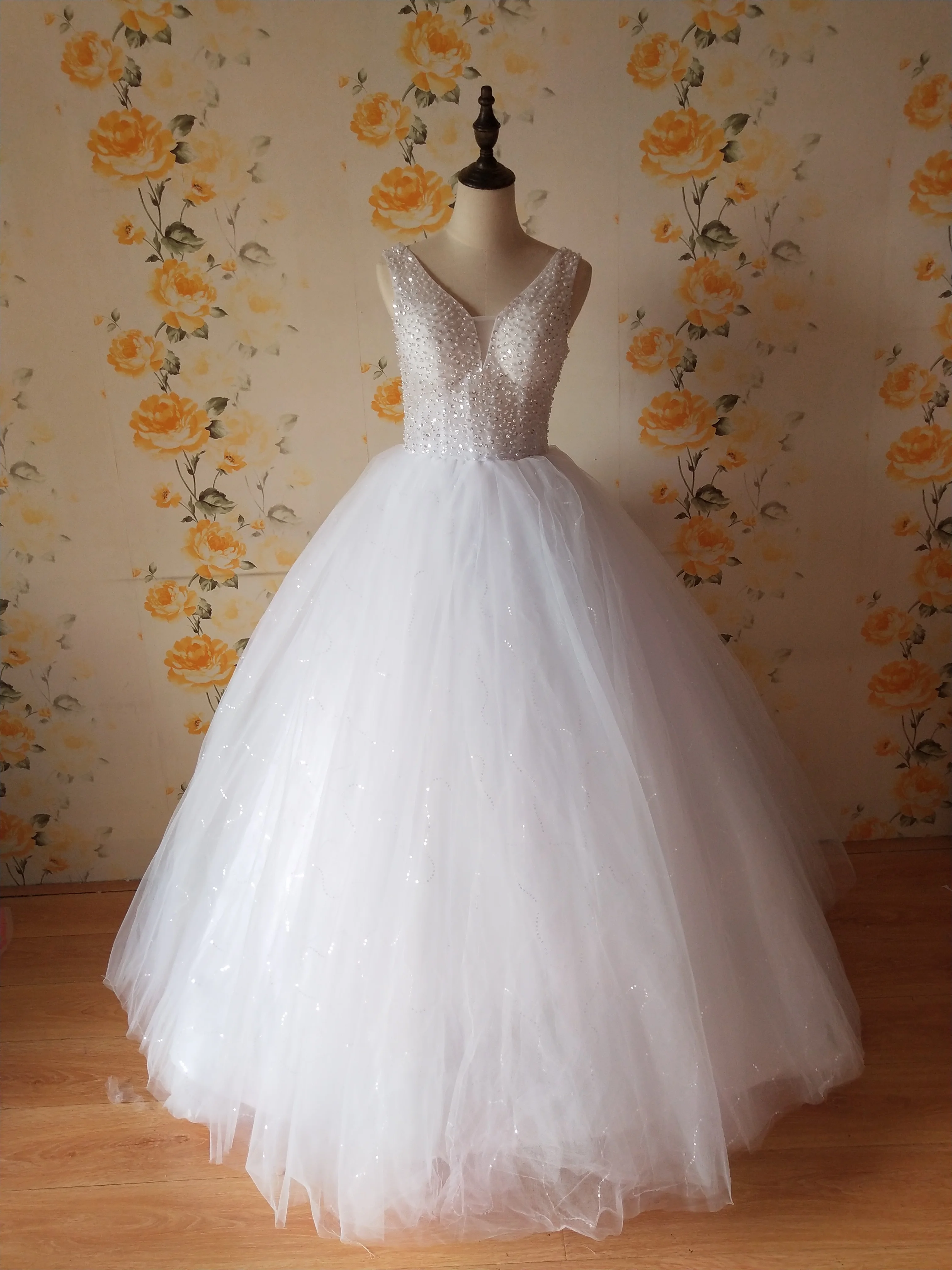 Comprar ZJ9098 2020 2019 nuevo elegante marfil blanco cuello redondo vestidos de boda para novias encaje inferior hecho por el cliente