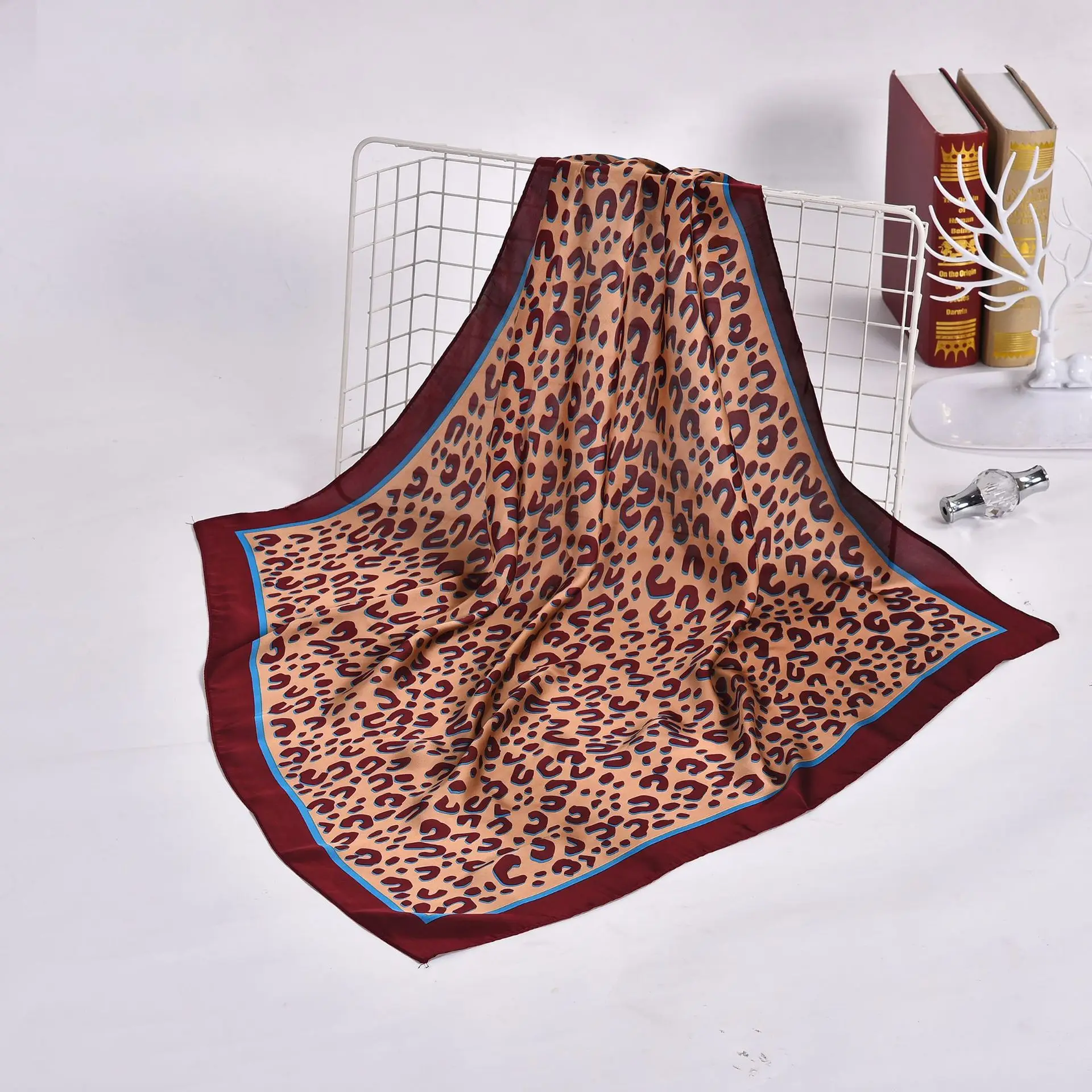 

Leopard Print Small Square Scarf In Autumn Winter All-match Scarf Headband Animal Pattern Silk Scarf for Hair Tie Wrist Towel