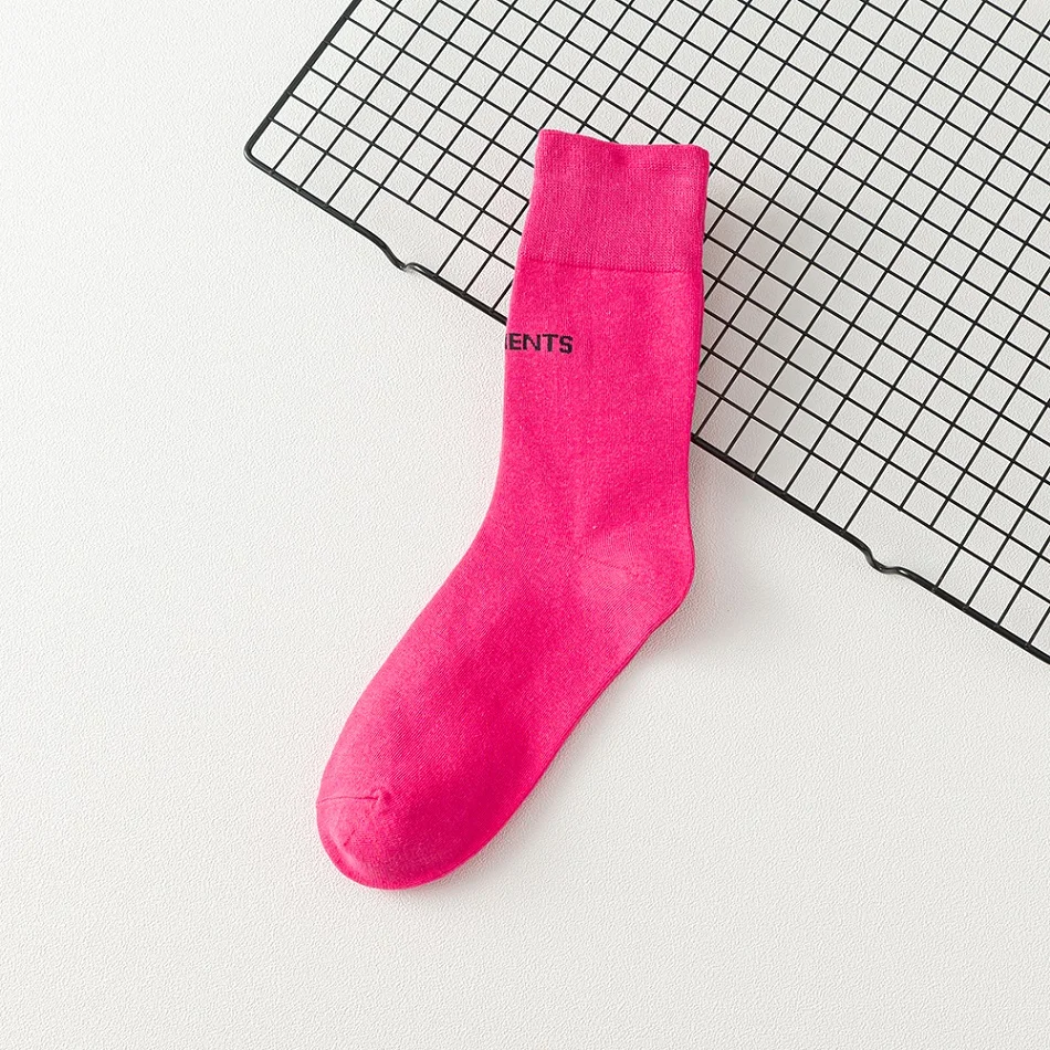 pink Стильные, крутые девочек флуоресцентный Цвет Новые носки Harajuku Для женщин хлопковые носки Повседневное Письмо Скейтборд, уличная мода, носки свободные нескользящих носочков - Цвет: pink