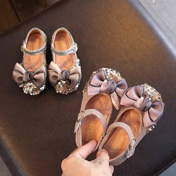 

New Girls Leather Shoes Round Head Baby Square Mouth Shoes Girls Sweet Soft Bottom Flowers Princess Shoes