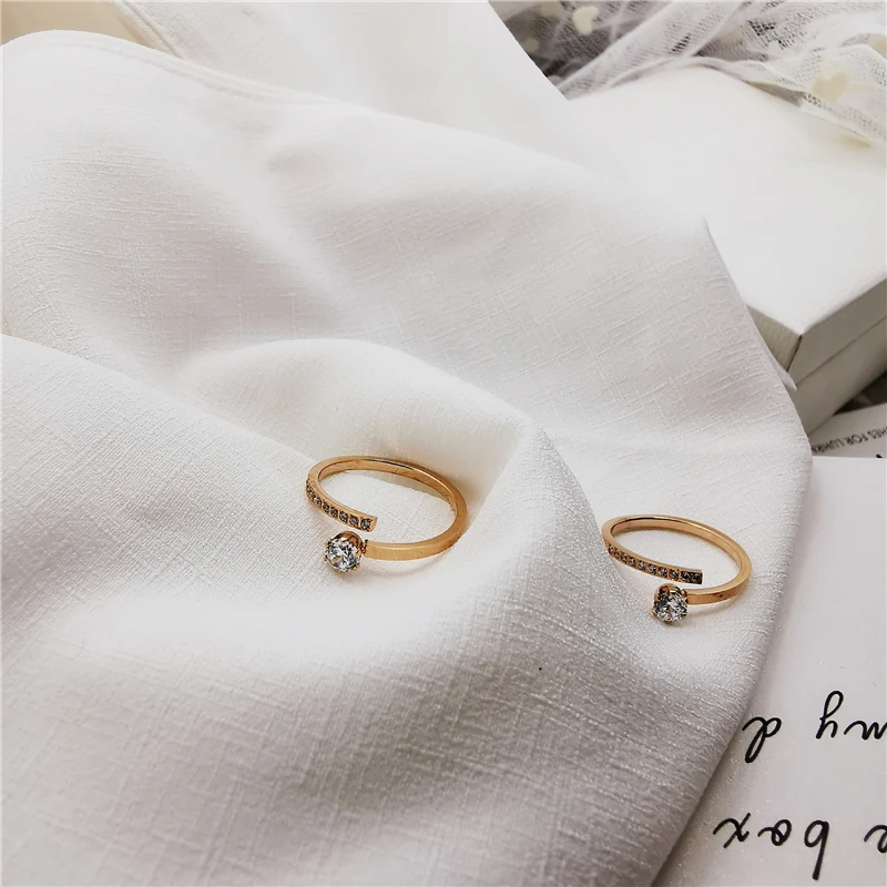 Yun ruo индивидуальность шесть крапанов циркон кольцо из розового золота цвет женский мужской подарок модные титановые стальные ювелирные изделия никогда не выцветают Прямая