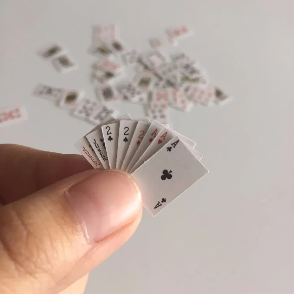 2Sets Games Poker Paper Spielkarten 1/12 Miniatur-Puppenhaus-Zubehörspielzeug 