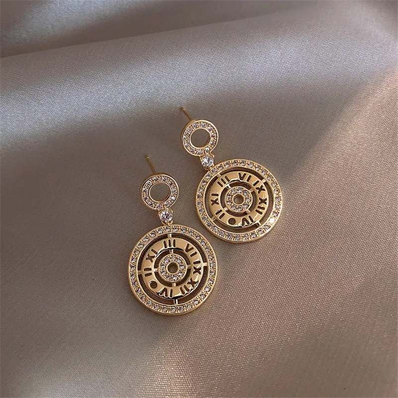 Metal retro disc light luxury high-end earrings female net red temperament silver needle 2020 new tide | Украшения и аксессуары