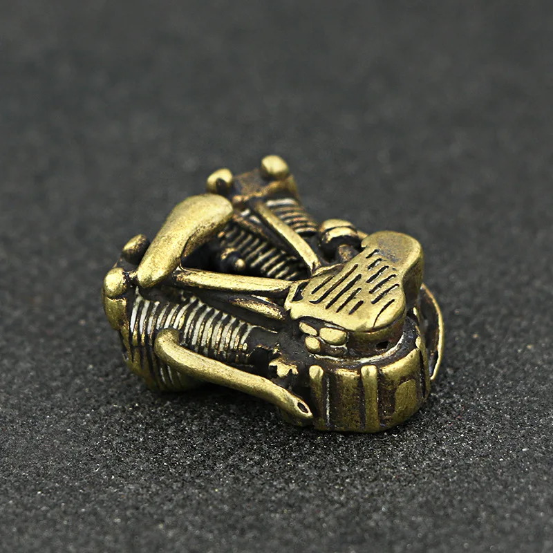

Vintage Motorcycle Harley Engine Locomotive Engine Pendant Men's Creative Handmade Pure Brass Key Cap Pendant Wholesale