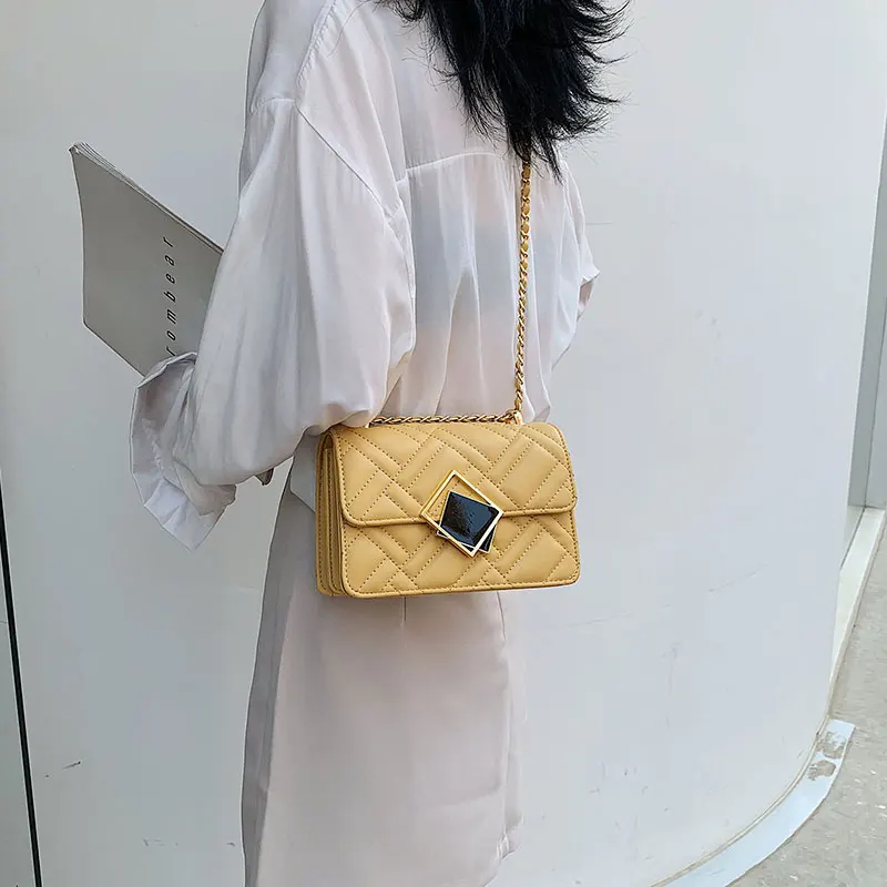 

The new fashion 2019 style single-shoulder cross-body handbag is a Korean version of individual fashion and versatile temperamen