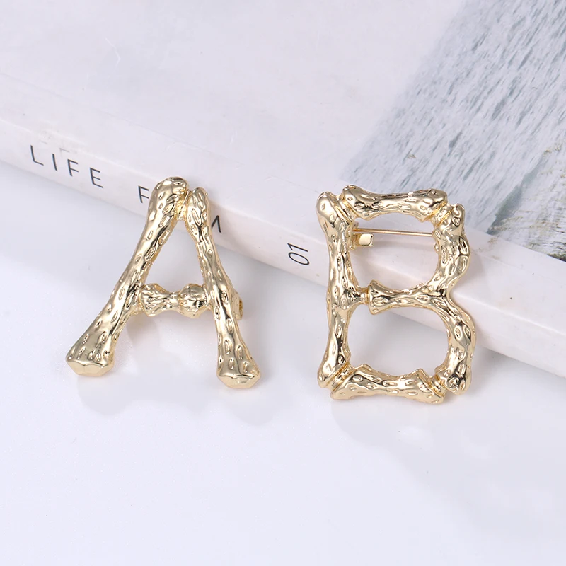 WEIMANJINGDIAN-Brand-New-Arrival-Set-of-2-PCS-Letter-A-and-Letter-B-Alloy-Metal-Brooch (3)