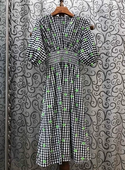 

2020 Spring and Summer New Women's V-neck Color Matching and Printing Plaid Waist Hugging Bubble Sleeve Dress 606