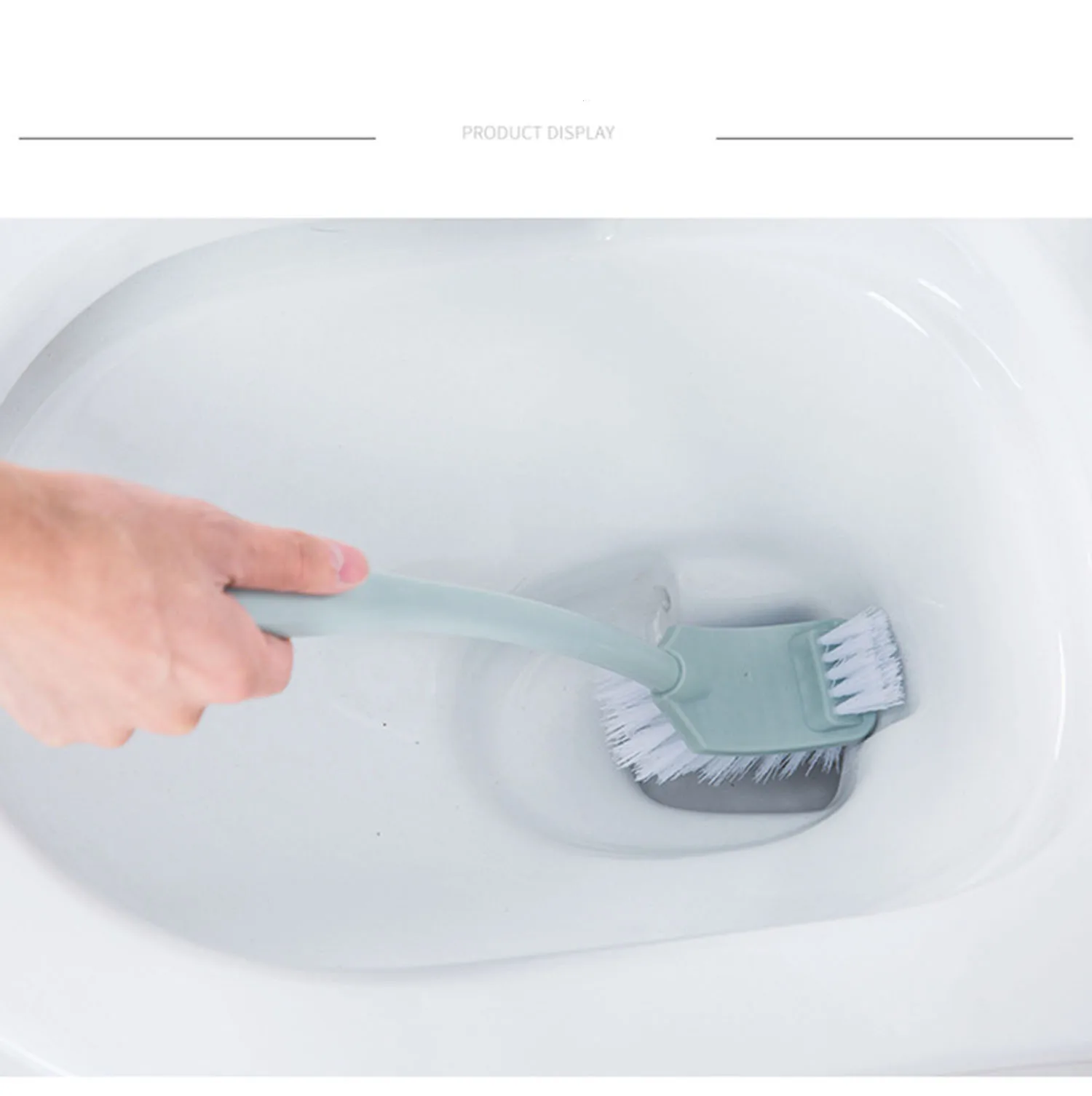 Братишка чистит унитаз вилкой