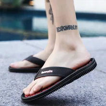 Новинка года; Летние Стильные мужские шлепанцы в Корейском стиле; модные повседневные сандалии; мужские шлепанцы