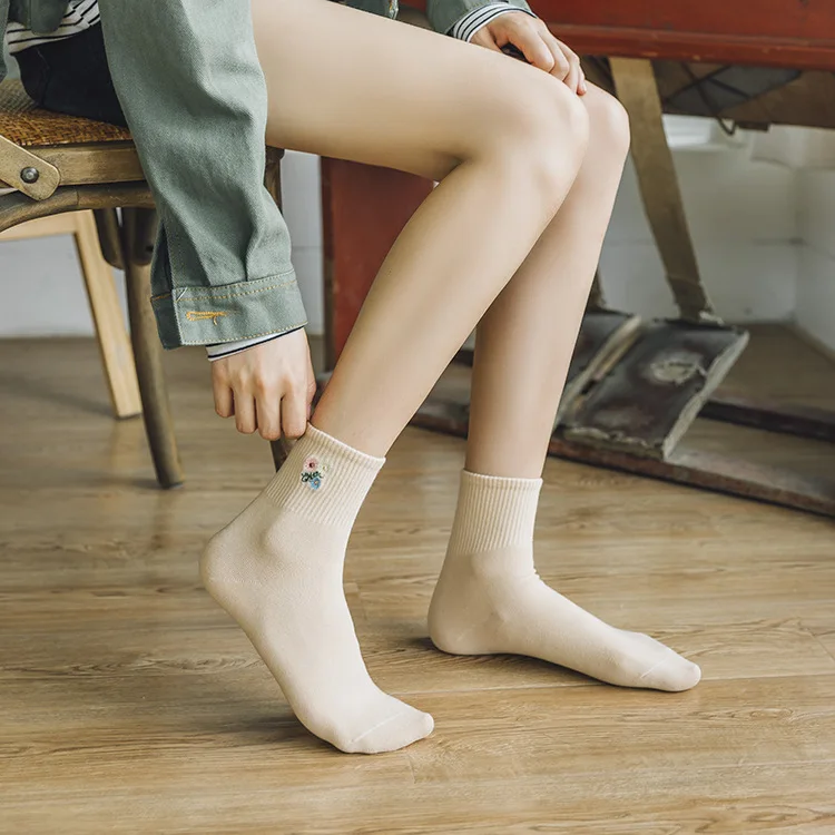 Jeseca/милые японские носки с вышитыми цветами для осени года; Модные женские зимние носки; винтажные рождественские носки для девочек; подарки