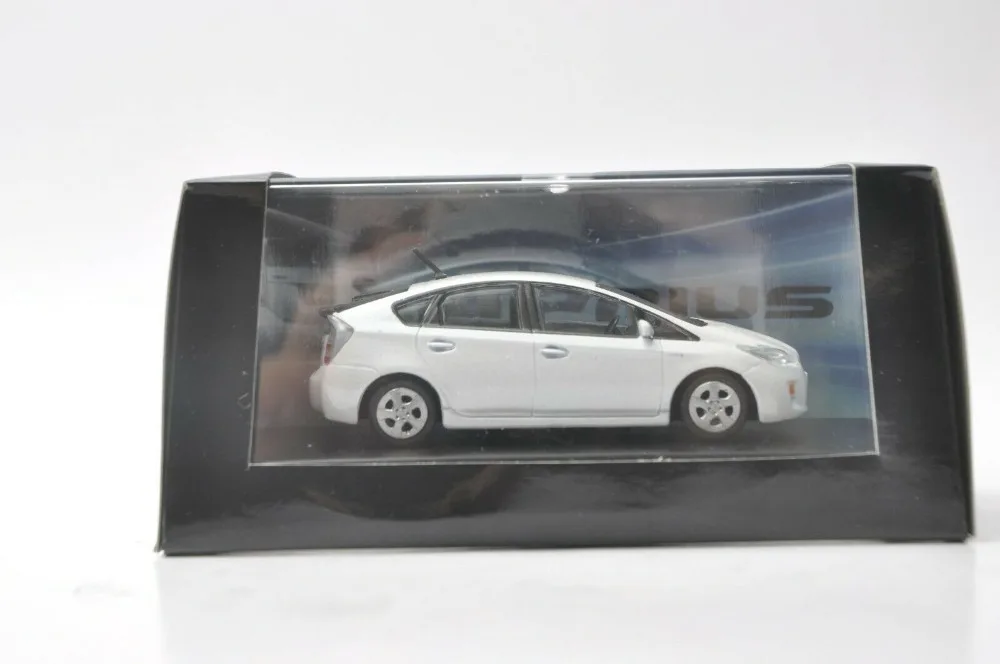 1:43 литая под давлением модель для Toyota Prius Hybrid белая Игрушечная машина из сплава миниатюрная коллекция подарки