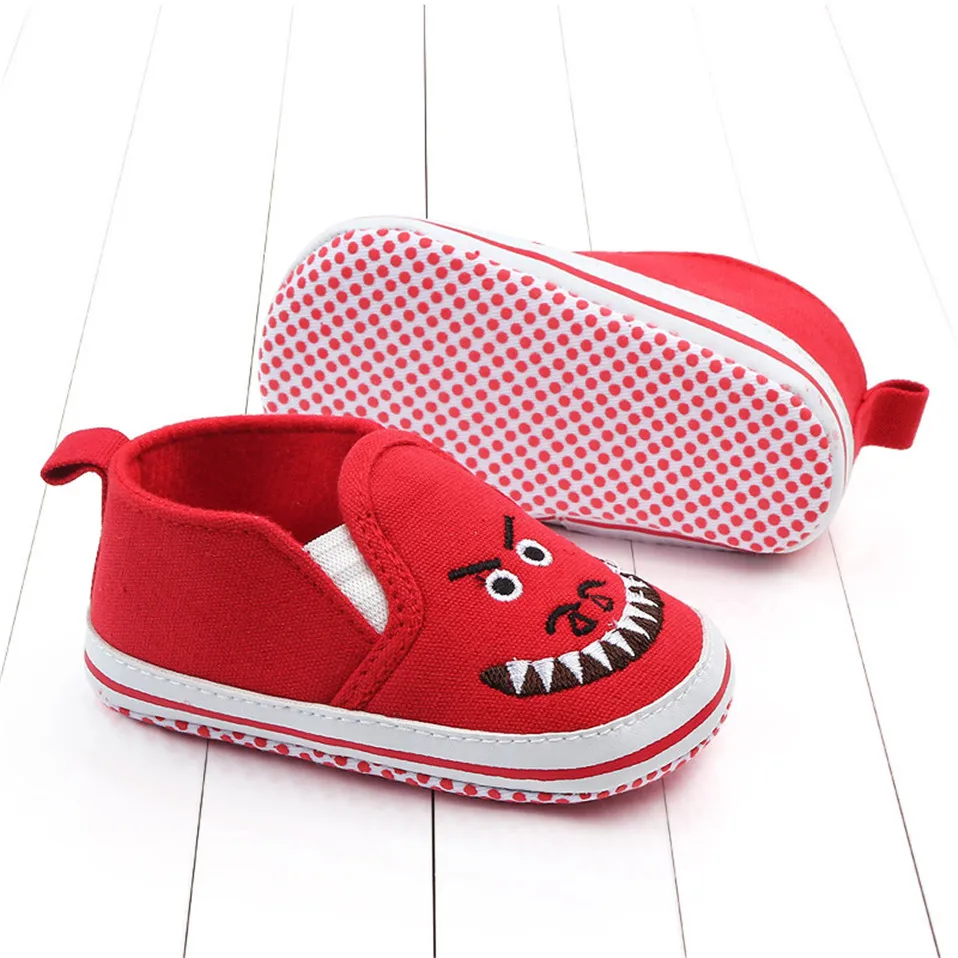 Детская обувь для новорожденных с принтом героев мультфильмов, для тех, кто только начинает ходить, для маленьких мальчиков обувь для девочек мягкая подошва анти-скольжения пинетки для малышей модная обувь для детей