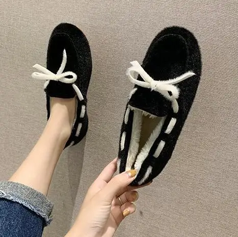 Черный women Korean casual round toe shallow loafers winter warm lace-up bow-tied slip on moccasins brand sewing fur cotton shoes - Цвет: Черный