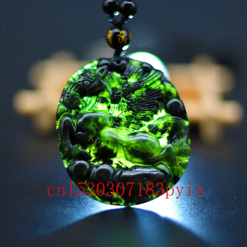 Ожерелье из натурального черного и зеленого нефрита с подвеской в виде лошади