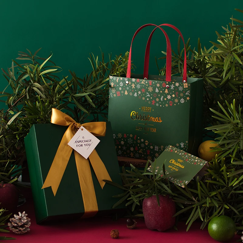 

Christmas Eve Candy Gift Bag With Handles Happy New Year Gift Packaging Paper Gift box For Jewelry Candy and Scarf Decoration