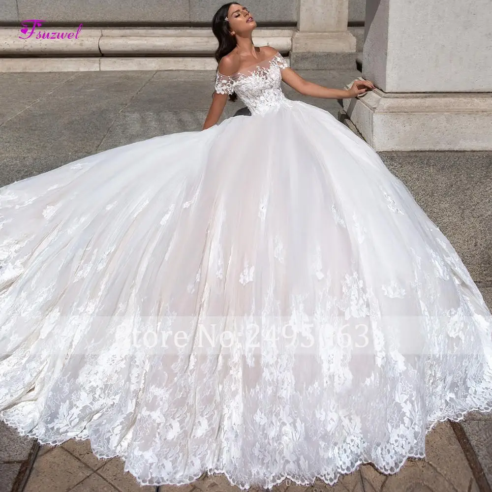 

Glamorous Court Train Appliques Boat Neck Ball Gown Wedding Dresses 2020 Luxury Beaded Short Sleeve Bridal Gown Vestido de Noiva