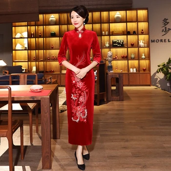 

Gold velvet retro improved Qipao embroidery long paragraph large size middle-aged catwalk Tang suit high-end cheongsam costumes