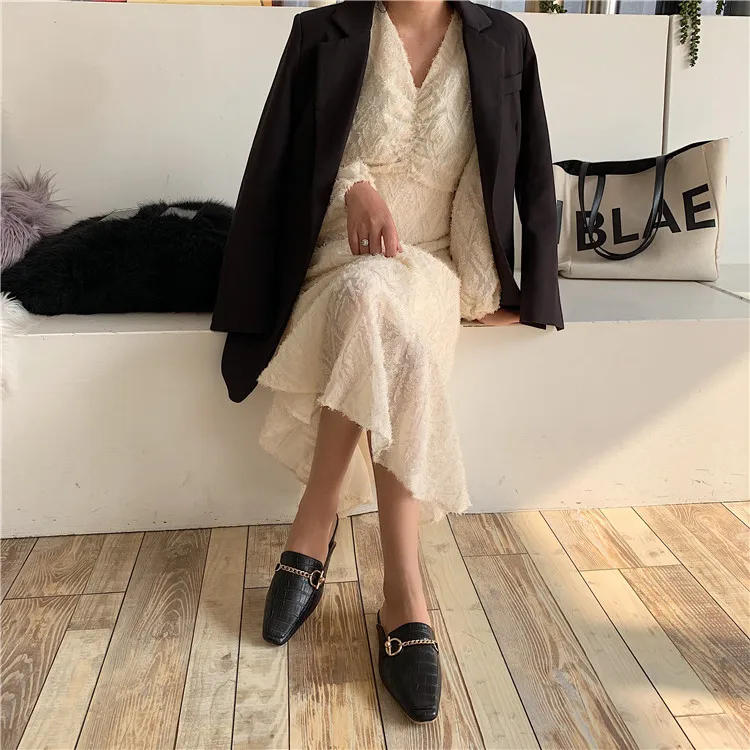 Бренд molan Designers; коллекция года; сезон весна; Новинка; модная Роскошная золотая металлическая цепь; кожаные тапочки на плоской подошве; слипоны; лоферы; шлёпанцы; вьетнамки