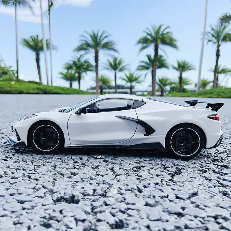 Maisto 1:18 2020 Chevrolet Corvette C8 Stingray Coupe (High Wing) Simulation Sports Car Alloy Retro Car Model Die Casting Model