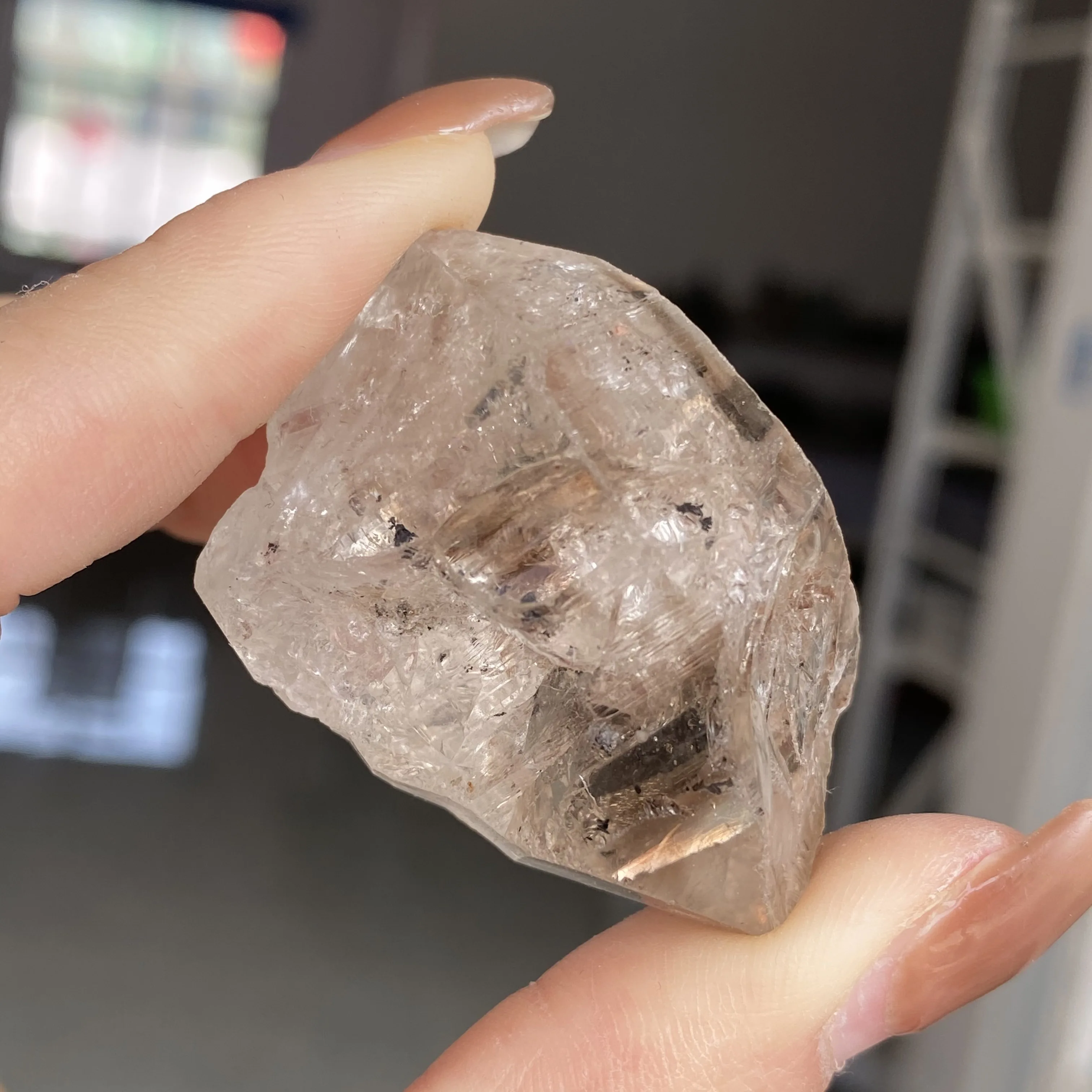 Minéral Imitant Le Diamant Sur Certains Bijoux