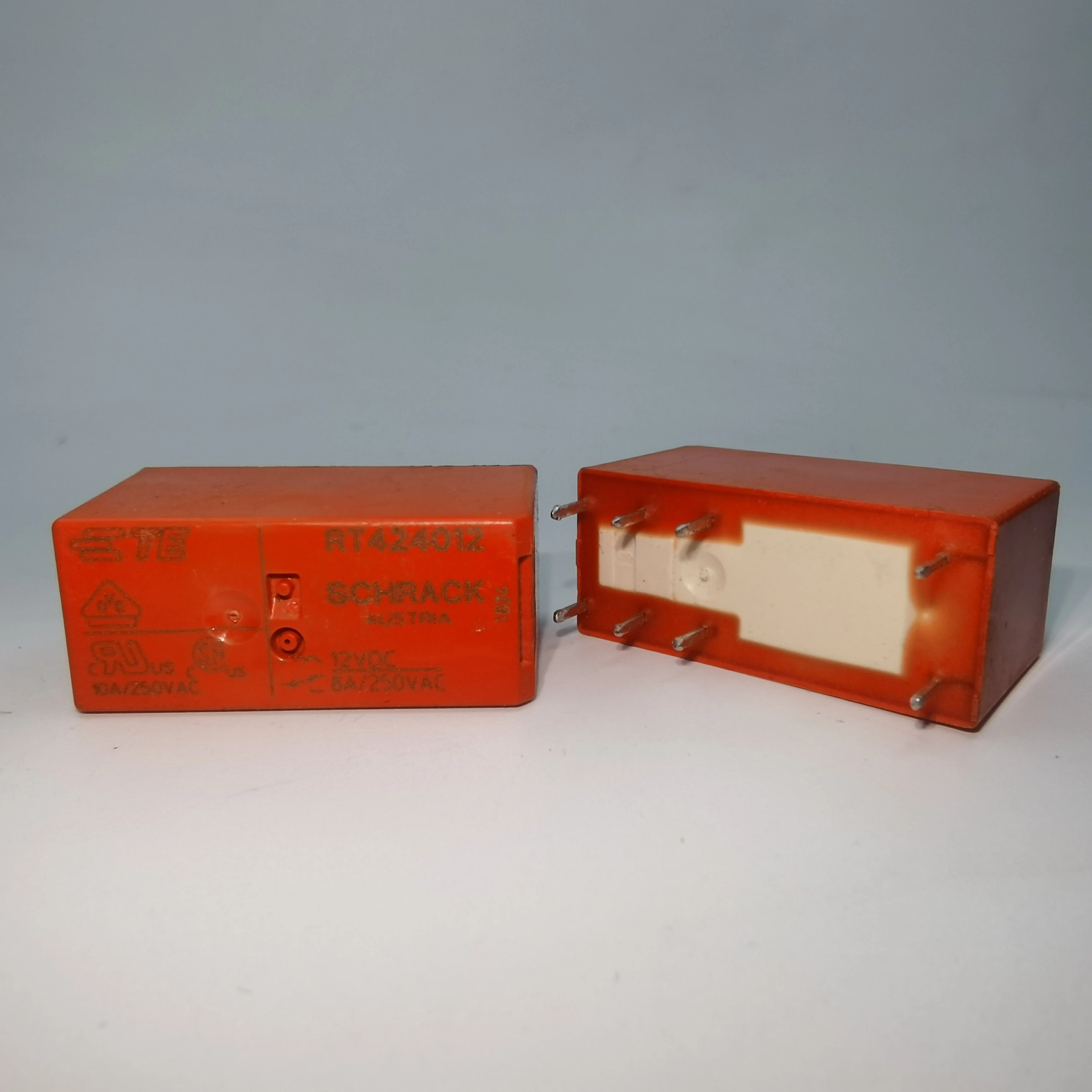 

Электромагнитное силовое реле RT424012 12 В постоянного тока, 8 контактов, В переменного тока