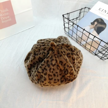 

Hat ladies autumn and winter art outdoor retro painter cap casual leopard beret