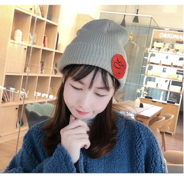Новая шерстяная шапка женская осенняя и зимняя Корейская дикая вязаная шапка японские наклейки с милыми рисунками Студенческая шапка с наушниками Skullies& Beanies