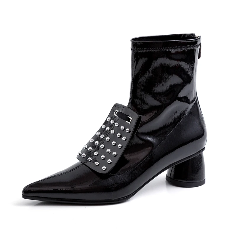 Chaussures femme Новая зимняя обувь женские ботинки-мартинсы, лаковая кожа с заклепками украшения ботинки в байкерском стиле; женская обувь; mujer