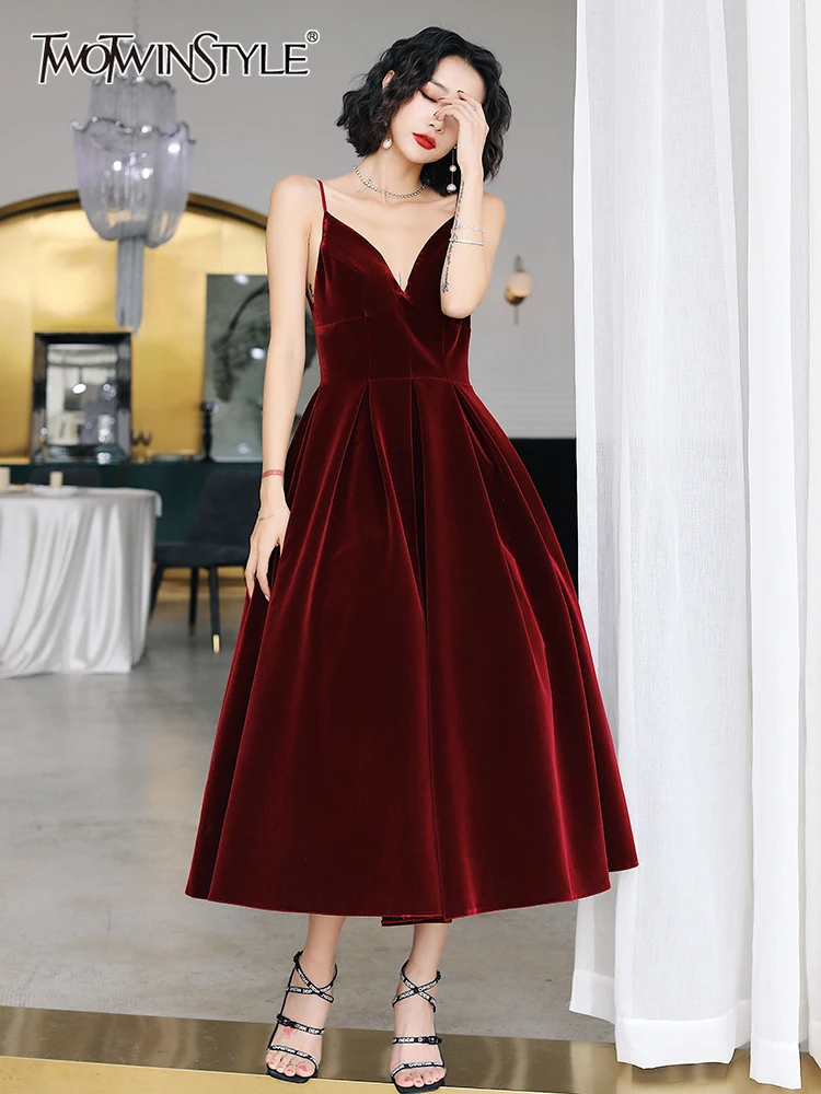 

TWOTWINSTYLE Vintage Plain V Neck Sleeveless Dress For Women Casual Mid A Line Dresses Female 2021 Summer Fashion Clothing New