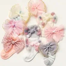 Летние дышащие нескользящие носки для новорожденных, тонкие хлопковые носки в сеточку с бантиком для девочек 0-24 месяцев, большой кружевной бант с жемчужинами для новорожденных